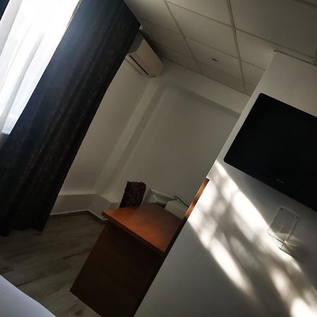 Hotel Viva Ploieşti Kültér fotó