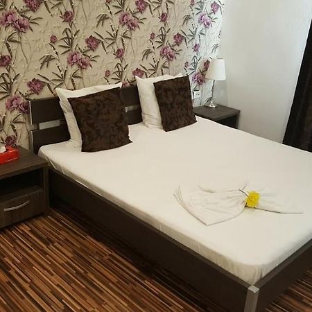 Hotel Viva Ploieşti Kültér fotó