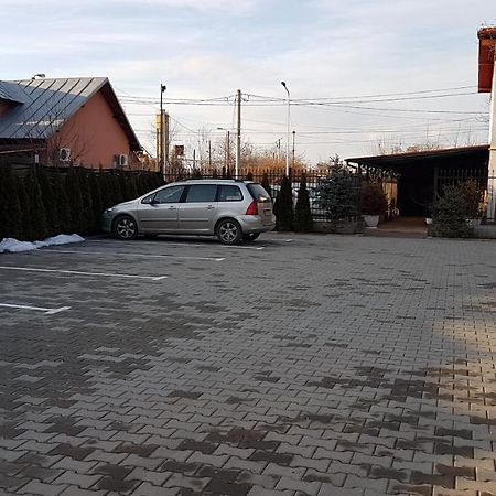 Hotel Viva Ploieşti Kültér fotó