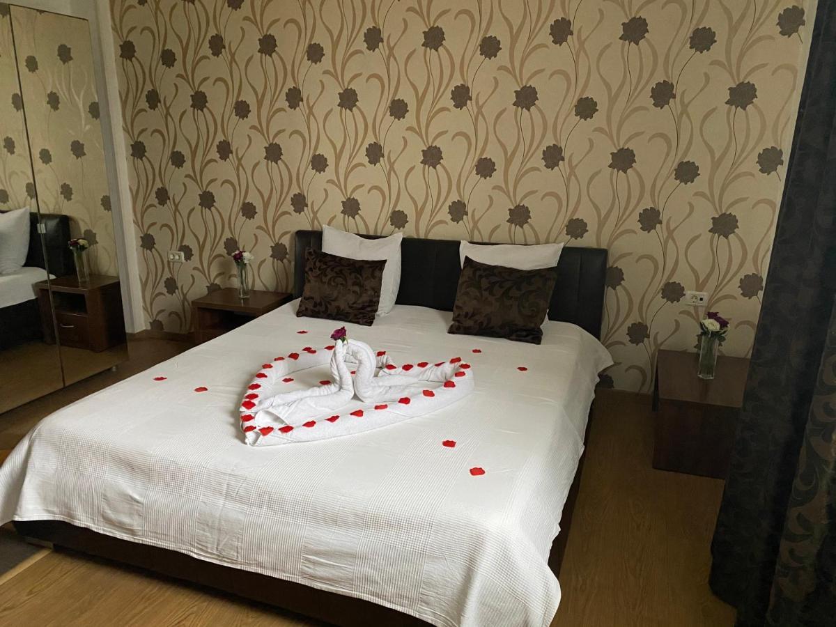 Hotel Viva Ploieşti Kültér fotó