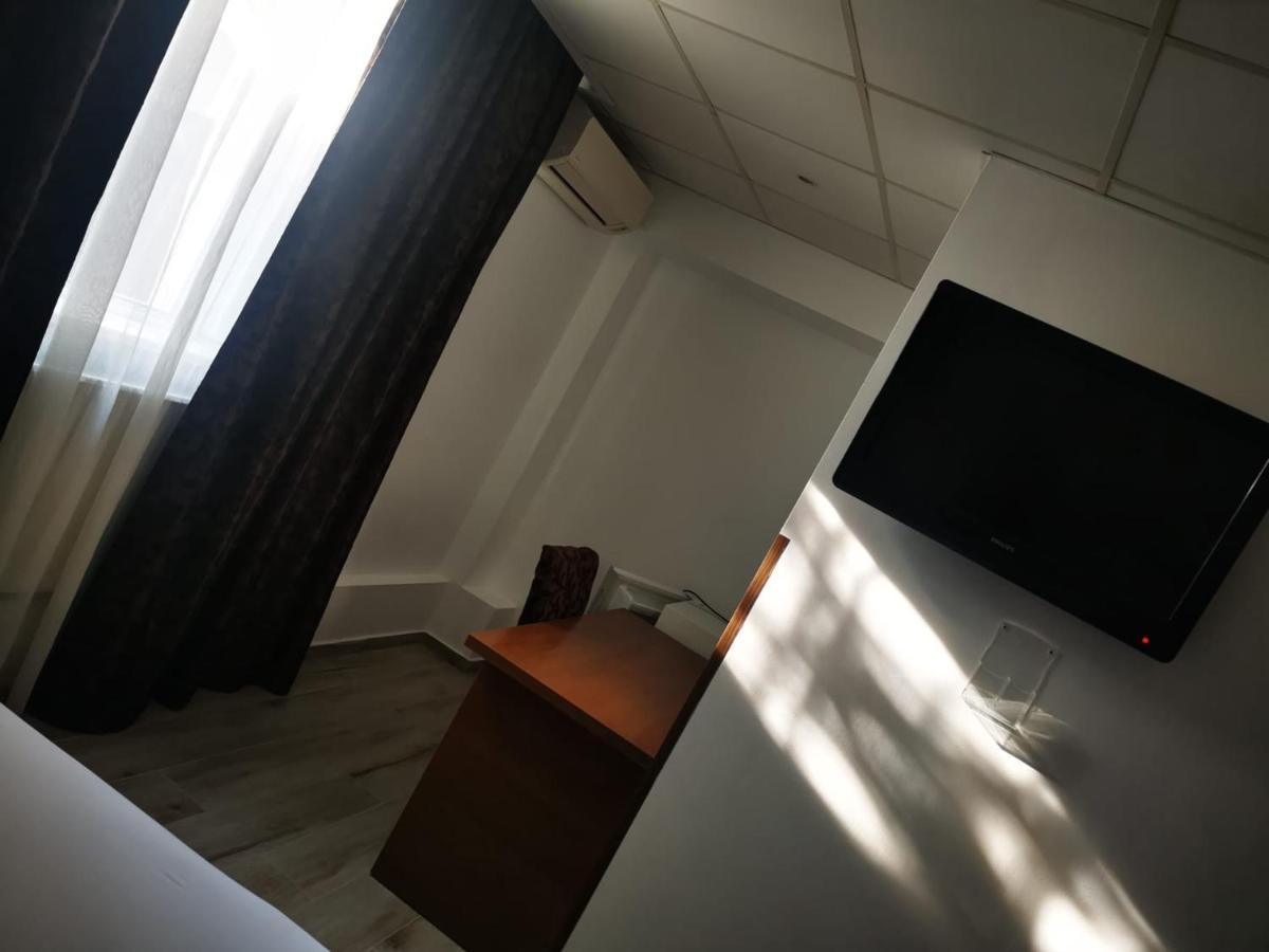 Hotel Viva Ploieşti Kültér fotó
