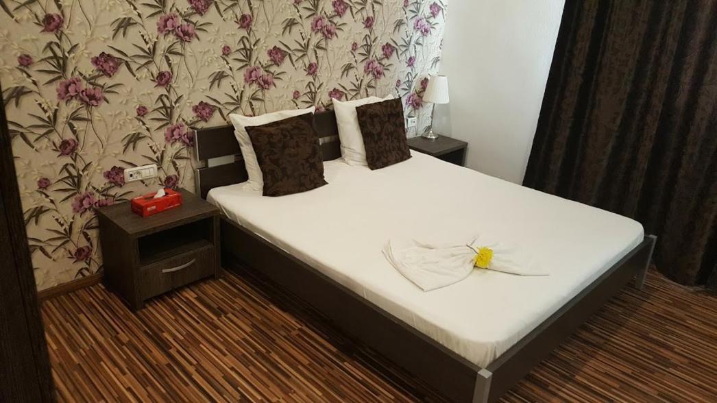 Hotel Viva Ploieşti Kültér fotó