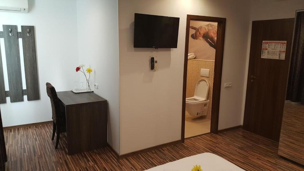 Hotel Viva Ploieşti Kültér fotó