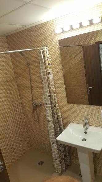 Hotel Viva Ploieşti Kültér fotó