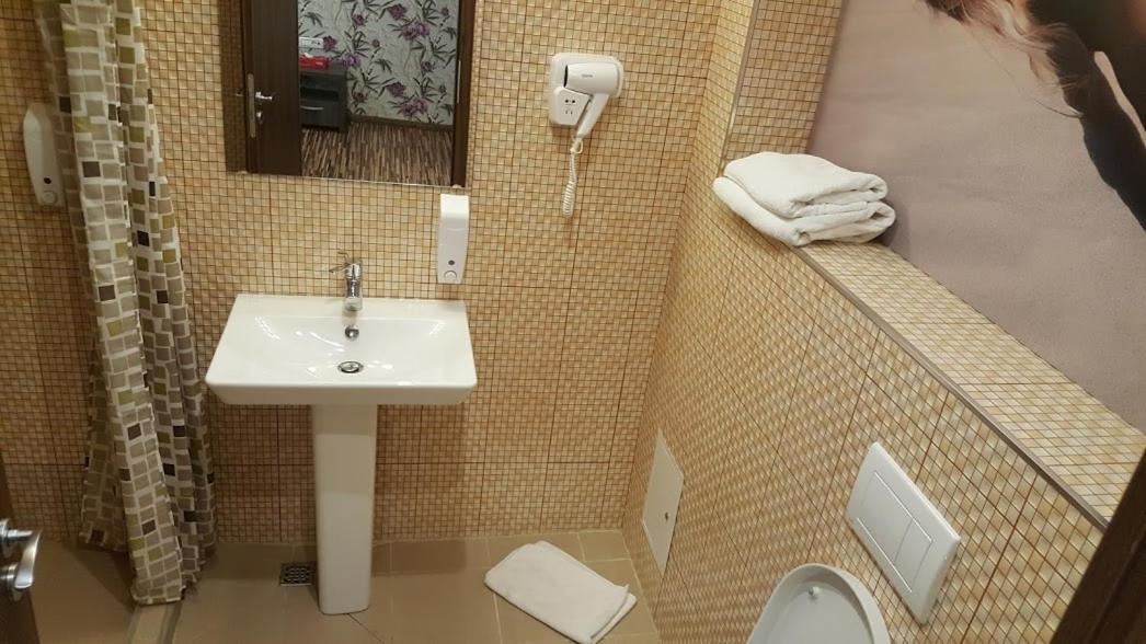 Hotel Viva Ploieşti Kültér fotó