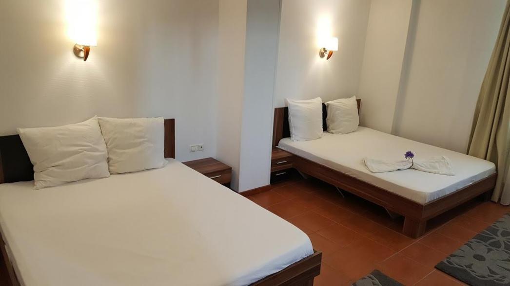 Hotel Viva Ploieşti Kültér fotó
