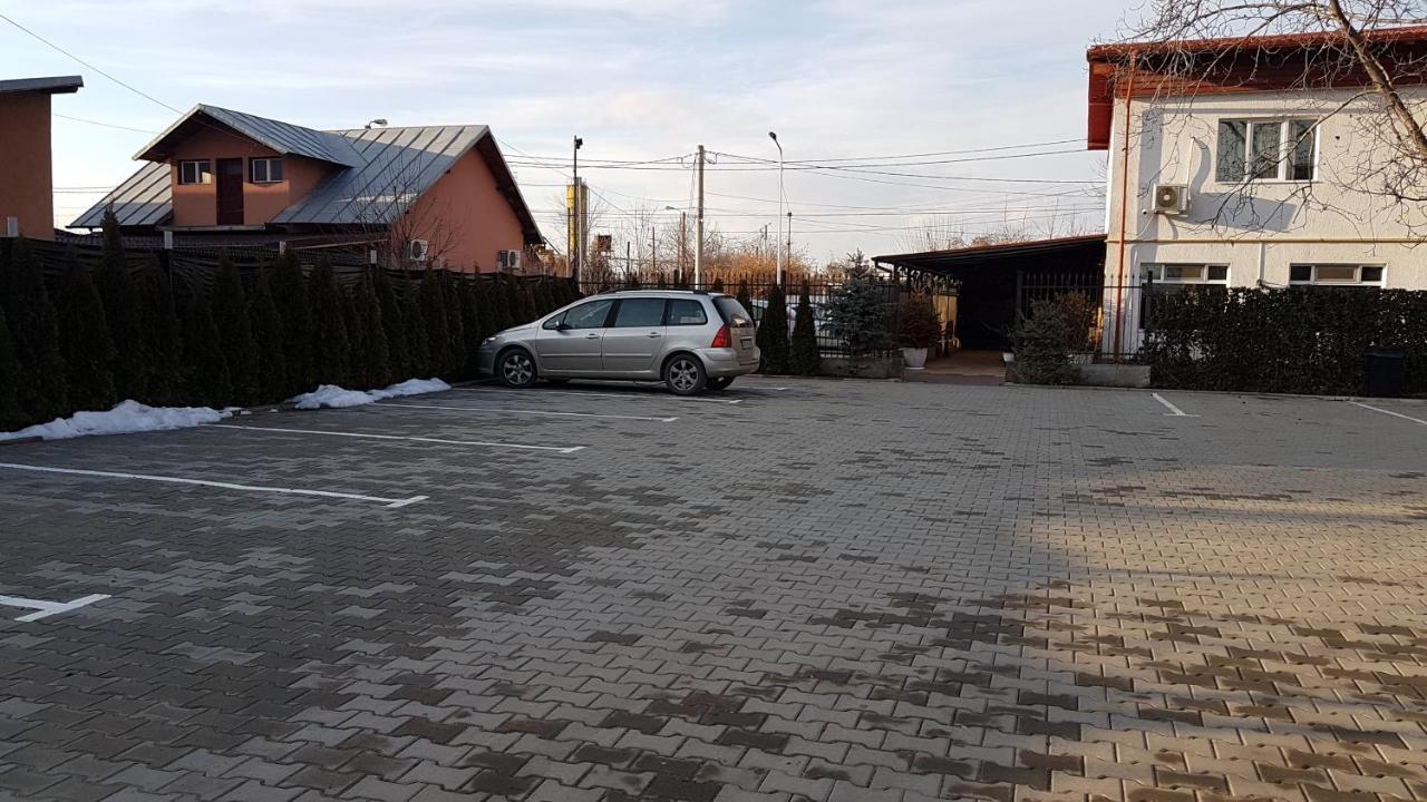 Hotel Viva Ploieşti Kültér fotó