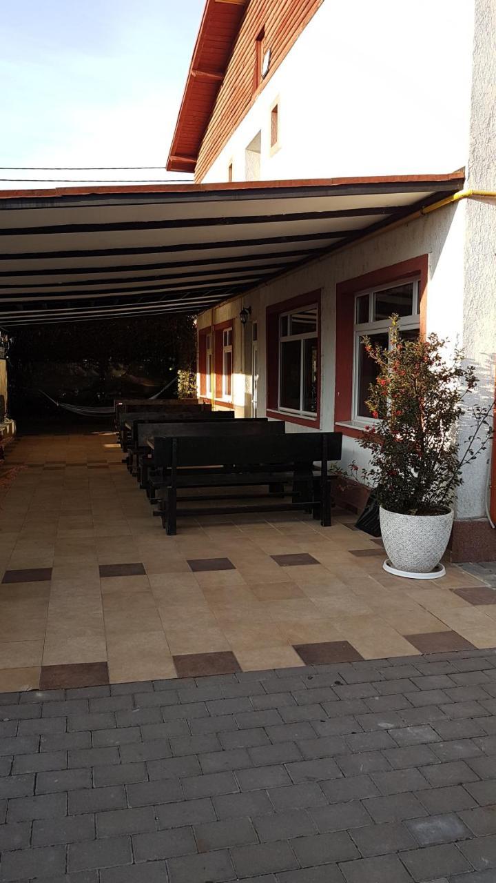 Hotel Viva Ploieşti Kültér fotó