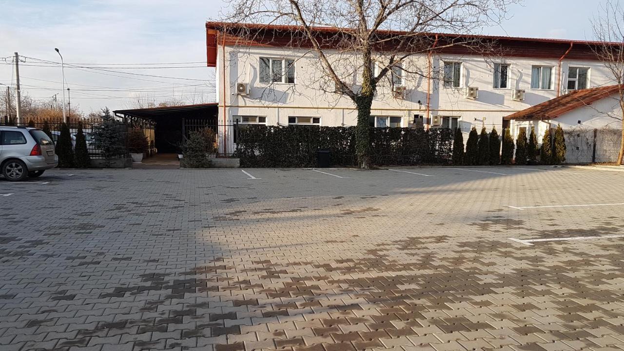 Hotel Viva Ploieşti Kültér fotó